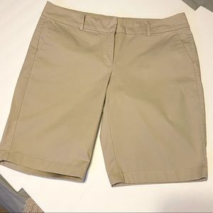 Ann Taylor Shorts Light Khaki Size 10 Like New 10” inseam